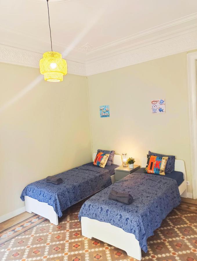 By Plaza Catalunya Rooms Barcelona Exterior photo
