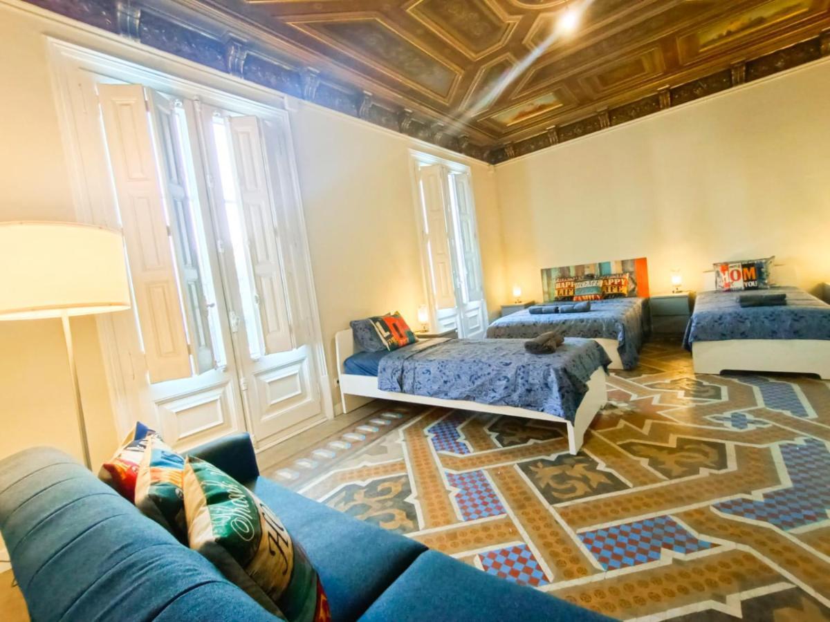 By Plaza Catalunya Rooms Barcelona Exterior photo