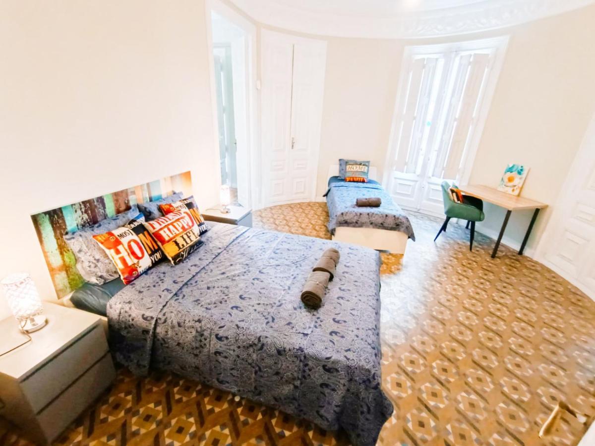 By Plaza Catalunya Rooms Barcelona Exterior photo
