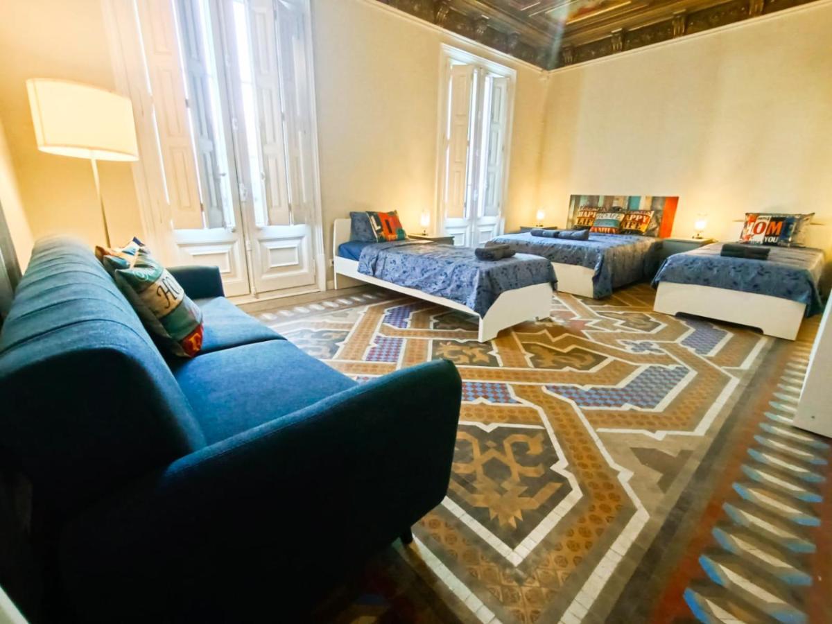 By Plaza Catalunya Rooms Barcelona Exterior photo